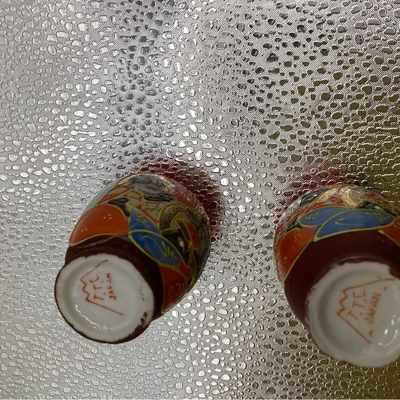 Vintage hand painted miniature vases - Picture 4 of 4